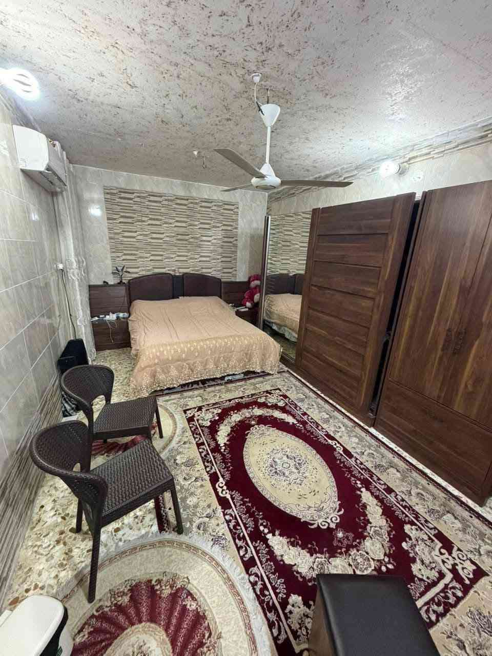 بيت ٢٠٠ م حي الوفاء يحتوي عل غرفتين وصاله واستقبال ومطبخ وصحيات وكراج وحديقه خلف التجاري سعر خاص عل واتساب ***********

