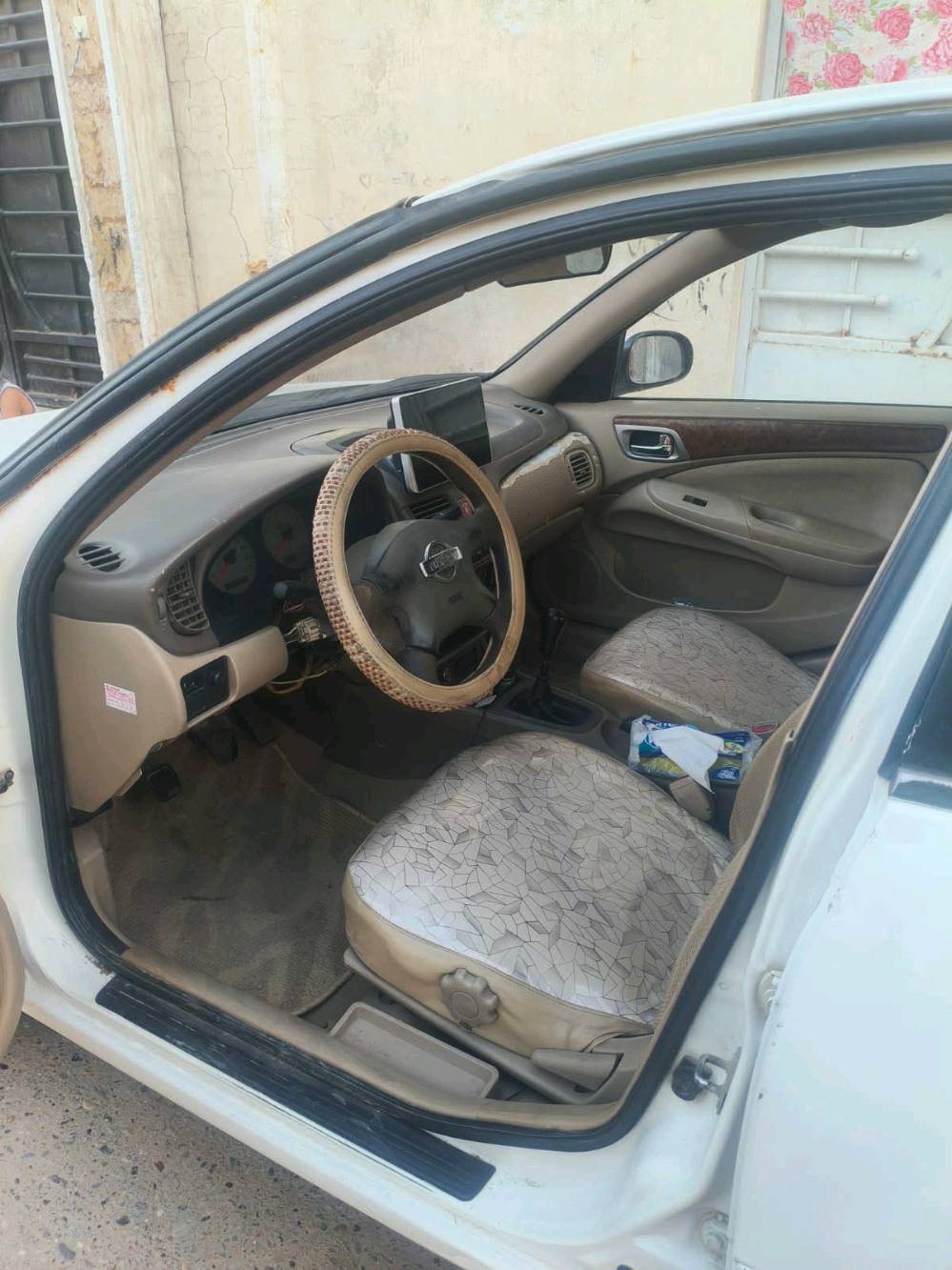 نيسان سني ياباني بس بنيد وجاملغ لايمن بي صبغ والباقي مكفول رقم واسط كير عادي محرك جديد تبريد ثلج للبيع مكاني موديل2009 سعر80وبيه مجال بغداد***********و***********
