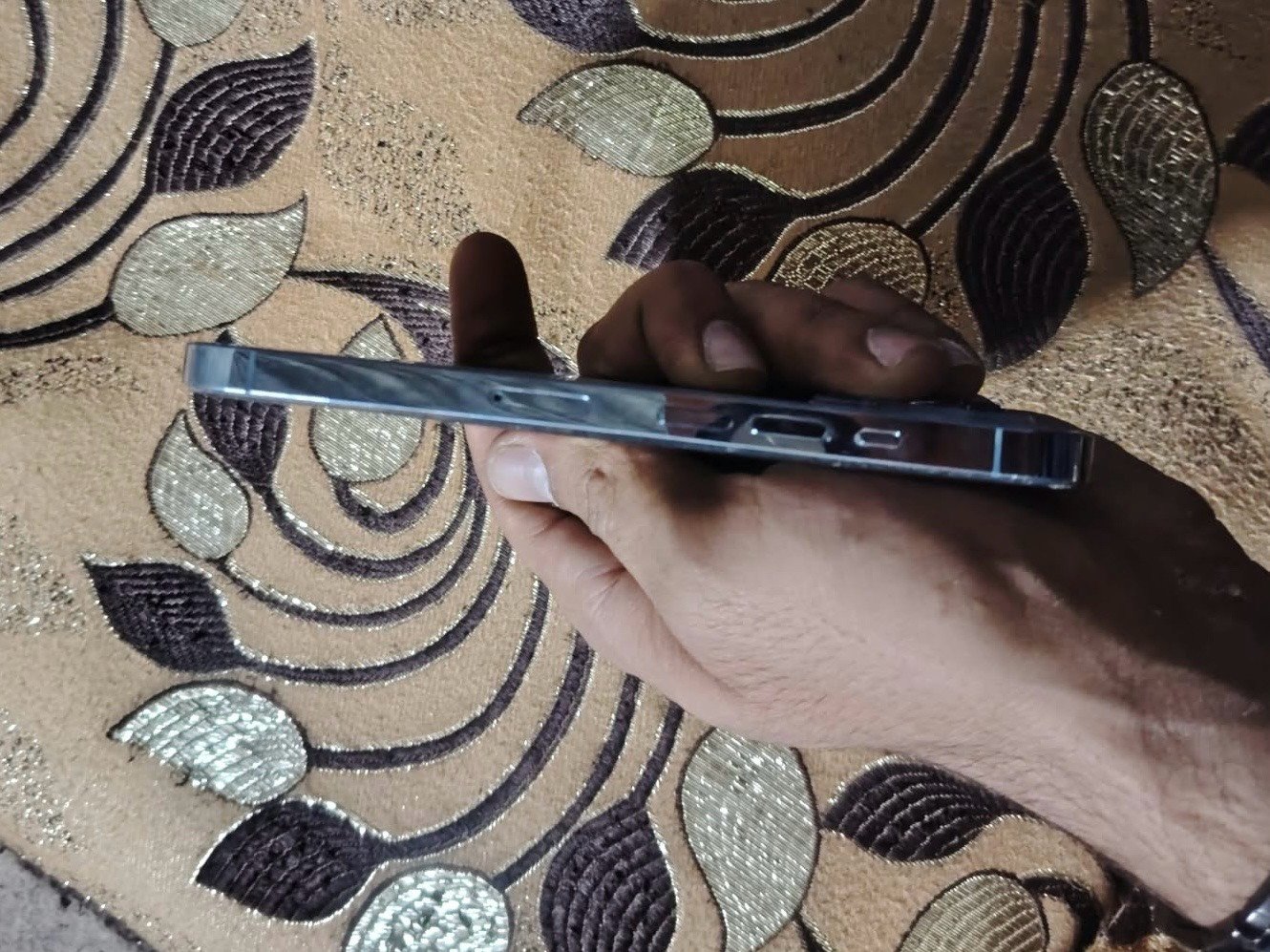 ايفون ١٣ برو • ١٢٨ • فلاش عاطل