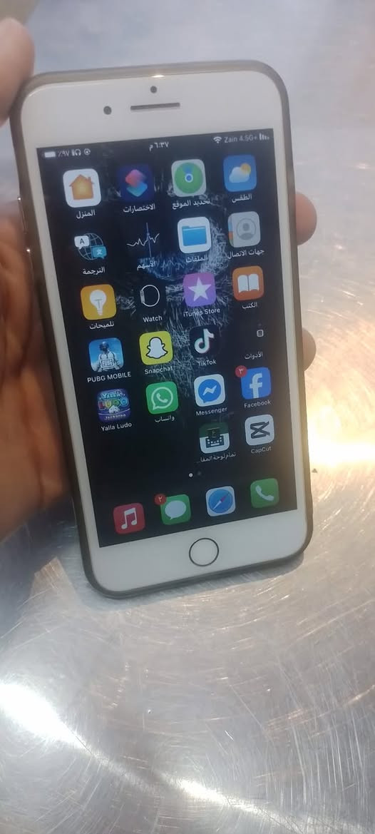 ايفون 7plus للبيع ذاكره 128 فقط الكامره الخلفيه عاطله السعر خاص ***********
