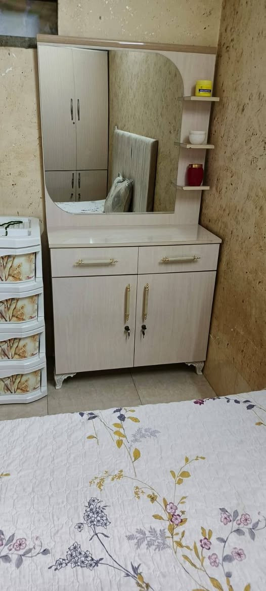 غرفه نوم سرير +ميز+٣كنتور
مع دوشك ٤٠٠ الف
ميز بلازما ٦٠ الف
شراي اتصل 
موجود واتساب 
***********
