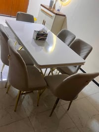 ميز طعام للبيع ٦ كراسي السعر٢٥٠ الف  للتواصل 07732100034