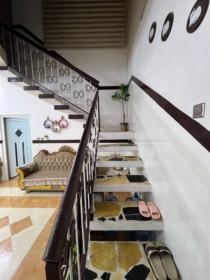 إعلان رقم (95)

مكتب [البريق]✨الهندسي

بيت في منطقة حي الاسرى والمفقودين 
📍مقابل صيدلية جواهر

تفاصيل العقار 

المساحة :[140]م ,
واجهة 7 * 20
 طابق واحد متكون من
غرفة نوم واحدة 
مطبخ 
صحيات 
استقبال كبير
هول داخلي كبير
درج داخلي 

 ‼️طابو ملك صررف
بناء سنة (2015)

سعر مناسب جداا لمعرفة السعر وباقي التفاصيل يجرى مراسلة الصفحة او الاتصال على الرقم المذكور 
 
الأستاذ احمد الونداوي  ***********
البيت نظيف وجاهز 

موقع المكتب:📍

كركوك/الكورنيش/قرب بانزينخانة الكورنيش/ مجمع الحاج سردار بجانب ماركت الكورنيش
