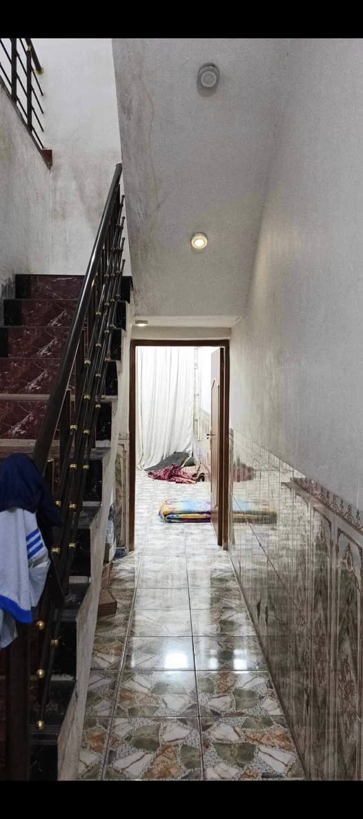 السلام عليكم بيت للبيع 100طولاني طابقين العنوان العرضات قرب الكراج شارع 15 مكان حلو
 ***********
