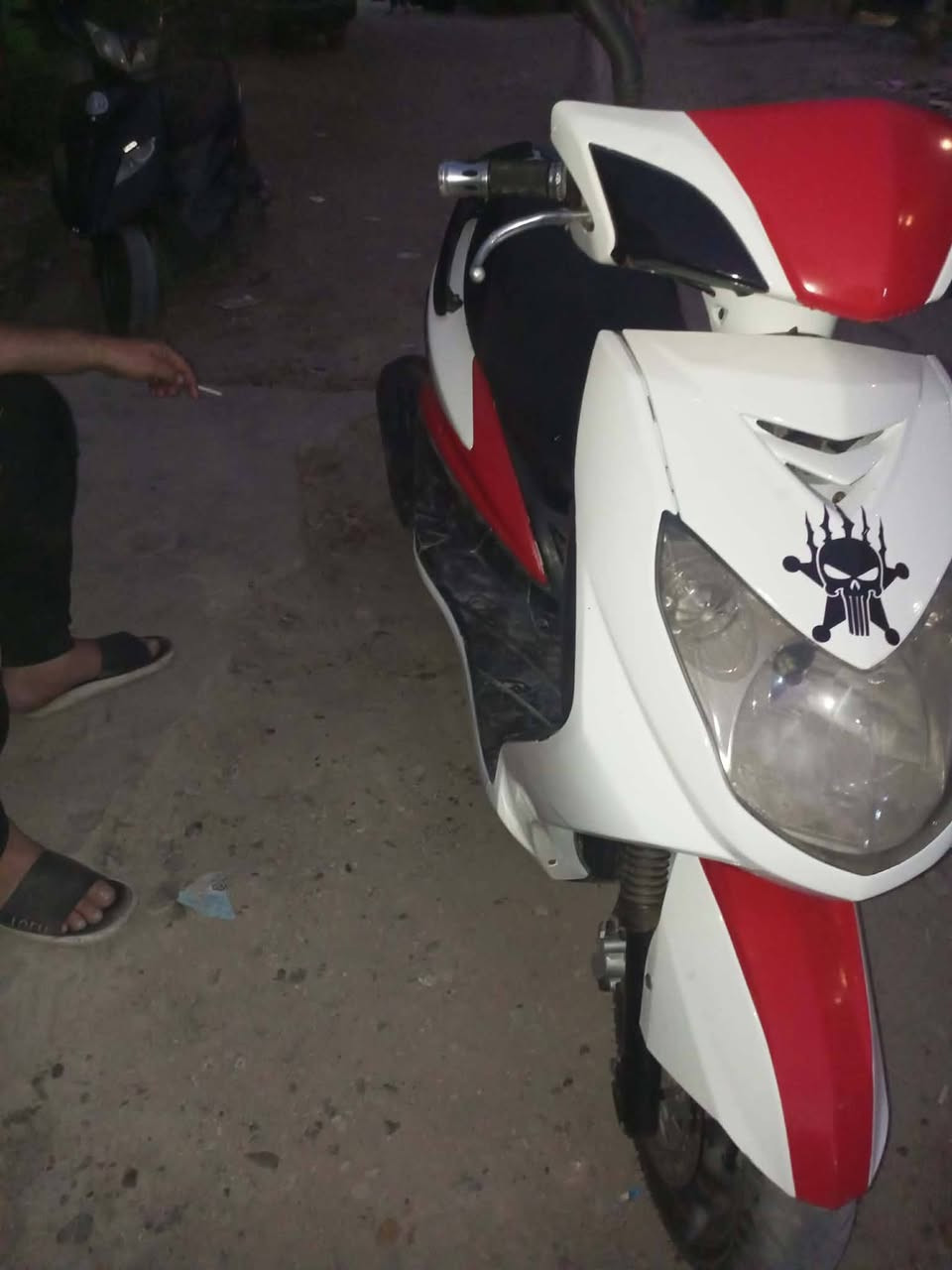 سلام عليكم سكنس فحل نوزل خطين للبيع  او مراوس الدراجه كامله مكمله كهربائياتهة شغاله شلعه ومعدل الدراجه اتخبل اكلوبات شغاله اشاير شغاله كفرات مصبوغه لجماليه حلوه الدراجه كامله مكان الزعفرانيه السعر 700 وبيها مجال الرقم *********** إني مكلف بل نشر
