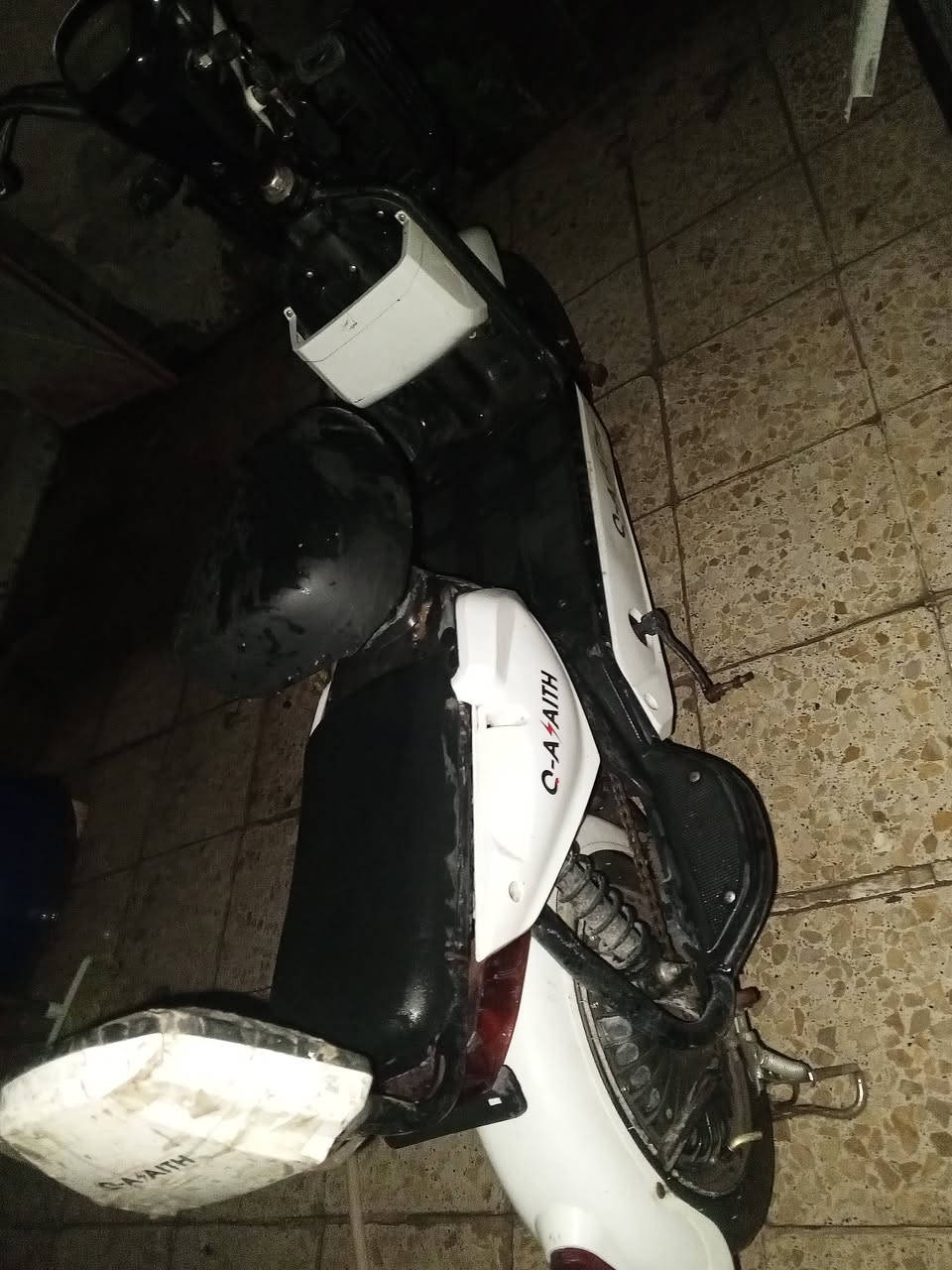 دراجه شحن.
حجم 14
 البطاريه هابطه فقط تبديل بطاريات
عدد البطاريات. 4 بطاريات. مع بصمتين وسويج لقفل الدراجه وسويج لتشغيل الدراجه 
السرعه.  50 
المكان. كربلاء حي العسكري 
السعر.  225 وبي مجال
الرقم. ***********
        ***********
