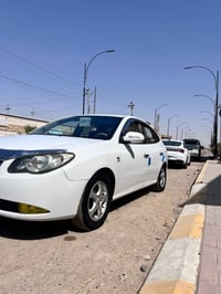 اڤانتي 2009 خليجي لون ابيض بيها قطعتين جاملغات اماميه 2 ونص جاملغ خلفي...
