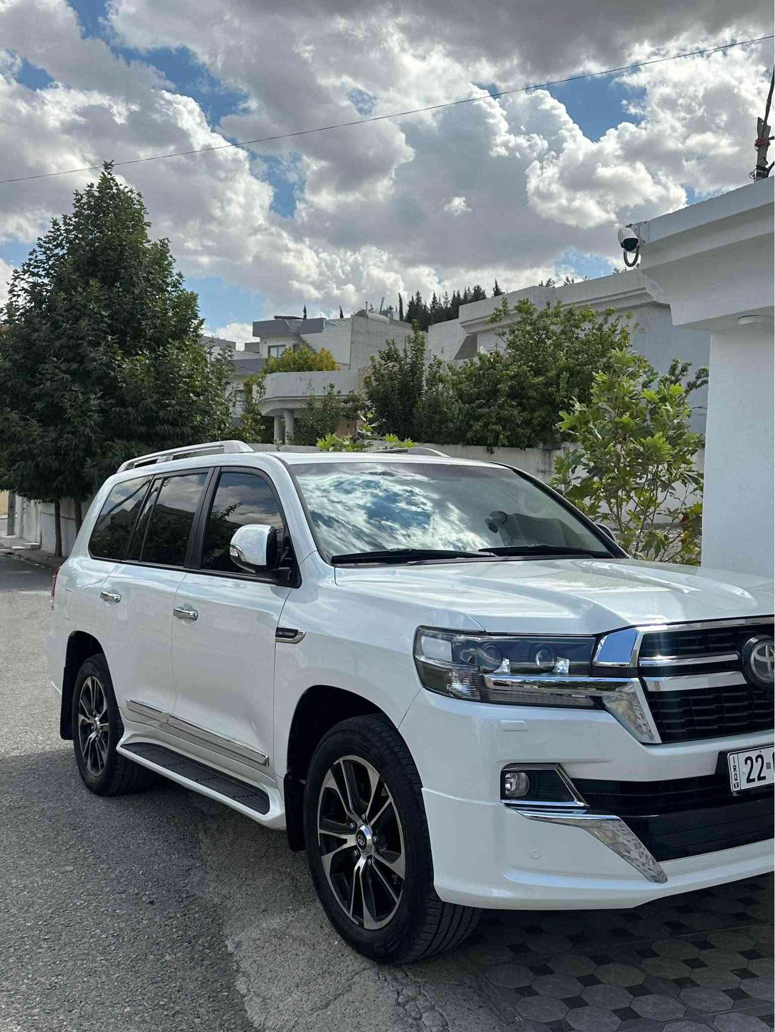 Land Cruiser 2016 GXR v8 
جاملغى پيشى په مپه بى ليدرات 
كير و مكينه به شه رت نه كرايته وه سه وتى نيه 
سنوى نوييه به ناوى منه 
٢٠٠ هه زار كم رؤيشتووه 

كتاب جامره شى مرورى هه يه 
سعرى ٣٨٨$ كه ميك مجال 
               ☎️ *********** أربيل, العراق
