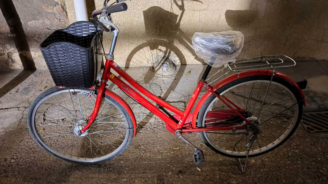 بايسكلات للبيع🚲
✨الاسعار مكتوبة في الصورة ✨
للاستفسار على الاسعار اتصل على الرقم{[***********]} او خاص
« جميع الاسعار قابلة للتفاوض »🩵

نص مكتوب في الصور:
- السعر 70
- السعر 90