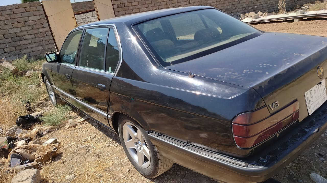 بي ام دبليو حجم 740 محرك 30 v8
بي ام اصل 740 محرك 30 v8 
بي ام دبليو اصل 740 بيها محرك ثمانية 30 السيارة حلوة وكاعدة مثل ما موضح بالصور شرط التحويل محرك شرط كير بي طبة انطيك كير فحم السيارة تمشي وين تروح بيها روح بس الكير بي طبة انطي فحم حتى لا يدوخ راسي طخم تايرات جديد طخمها فوك النص  .. بيها طخة بالجاملغ الامامي بسيطة يعني مو شواصي طخة بسيطة .. وصوندة الفلتر مال الدهن تزت دهن وبس الشراي يتصل *********** السعر 42 وبيها مجال
