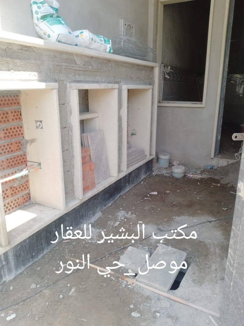دار للبيع في الموصل حي السماح تقطيع ال ٢٤  ملك صرف طابو الزهور المساحه ١٠٠ متر واجهه ٥ متر  طابق واحد غرفة نوم هول استقبال مطبخ وصحيات الدار قيد الانشاء وتسليم مفتاح ..
للاستفسار الاتصال على ارقام المكتب ..
***********
***********
 اومراجعة المكتب في الموصل حي النور سايدين دانيه ماركت قرب افران العائله مقابل صيدلية الكوثر ..
