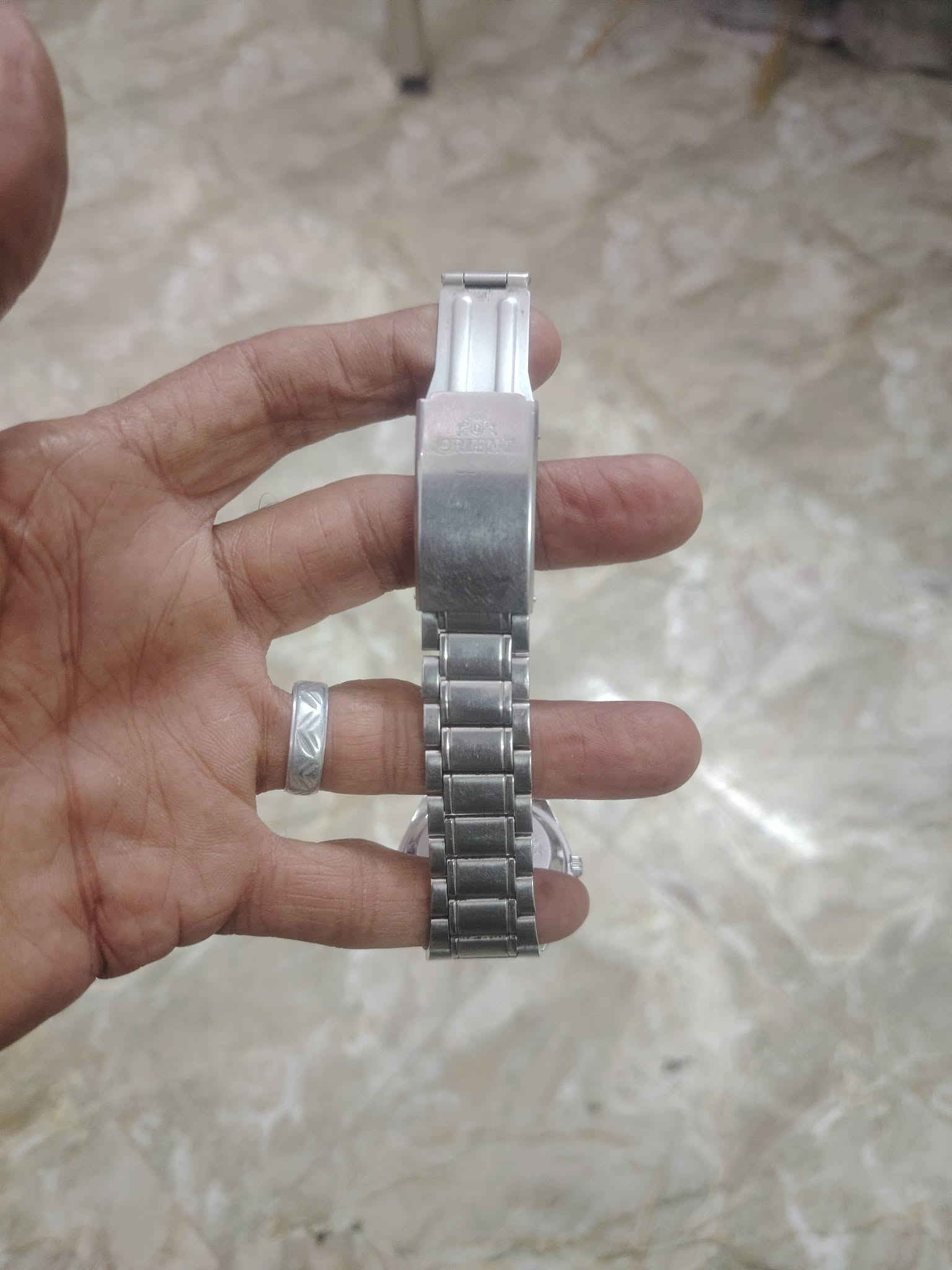 ساعة • للبيع • سعر عالخاصة