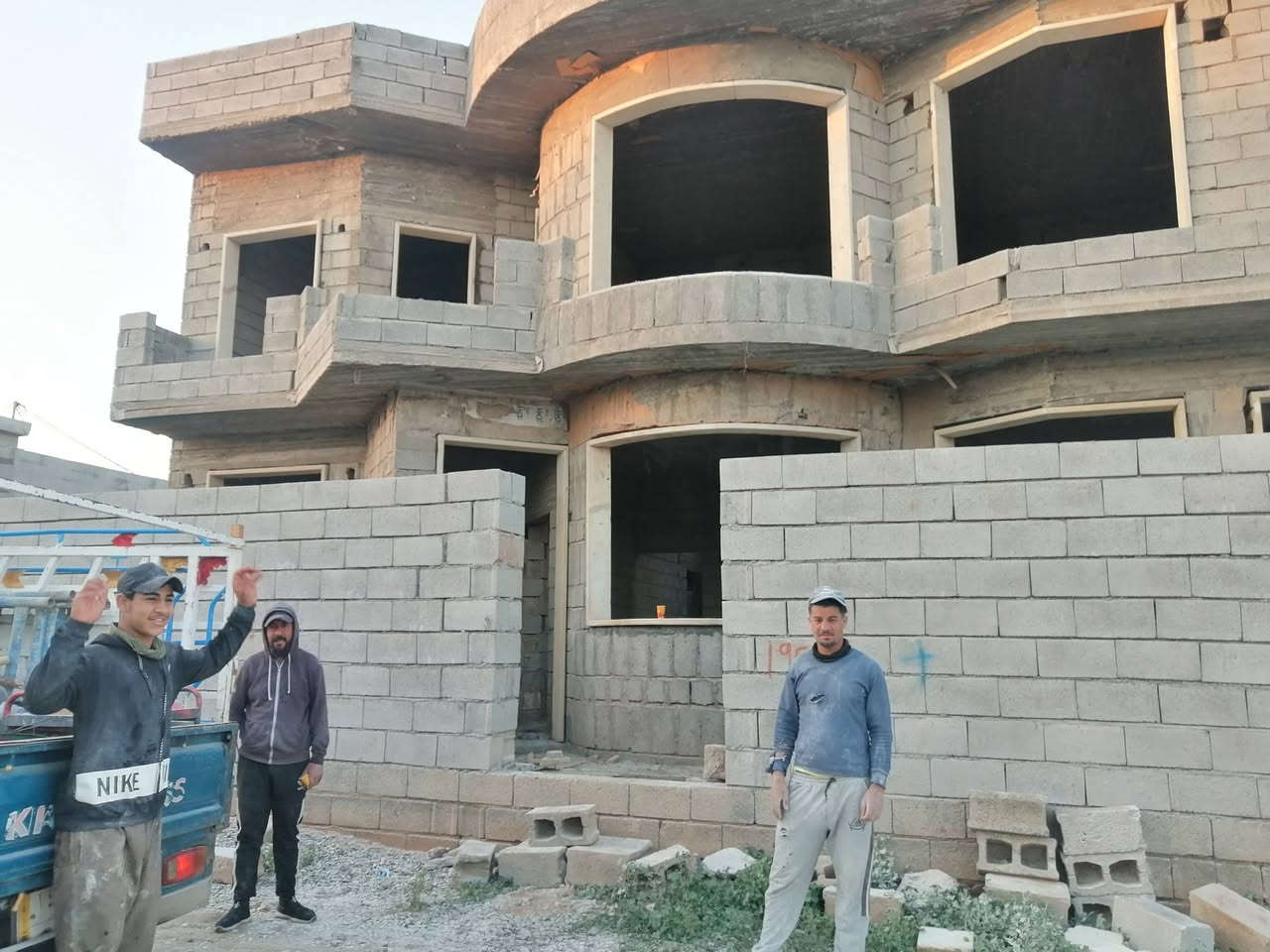 يوجد كادر حجر حلان بسعر مناسب شغل شرط هندسه من يرغب بل عمل يتصل عل خط و الخاص مفتوح ***********
