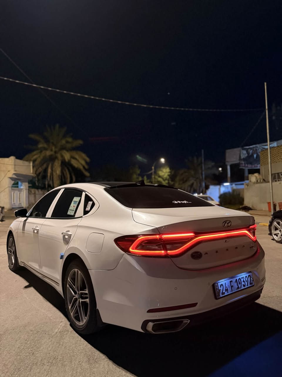 السلام عليكم للبيع او مراوس بجارجر 5.700
ازيرا 2018 خليجي فول مواصفات 
-بصمة
-بانوراما 
-كشنات جلد-تدفى -كهرباء
-بردات خلفيه بلاديه
-مكينه3500
-حساس خلفي امامي
مكينه وكير مكفولات حدادية جديده
بيها شبر بلجاملغ الامامي صبغ
السعر 170 وبيه مجال
الاتصال ***********
