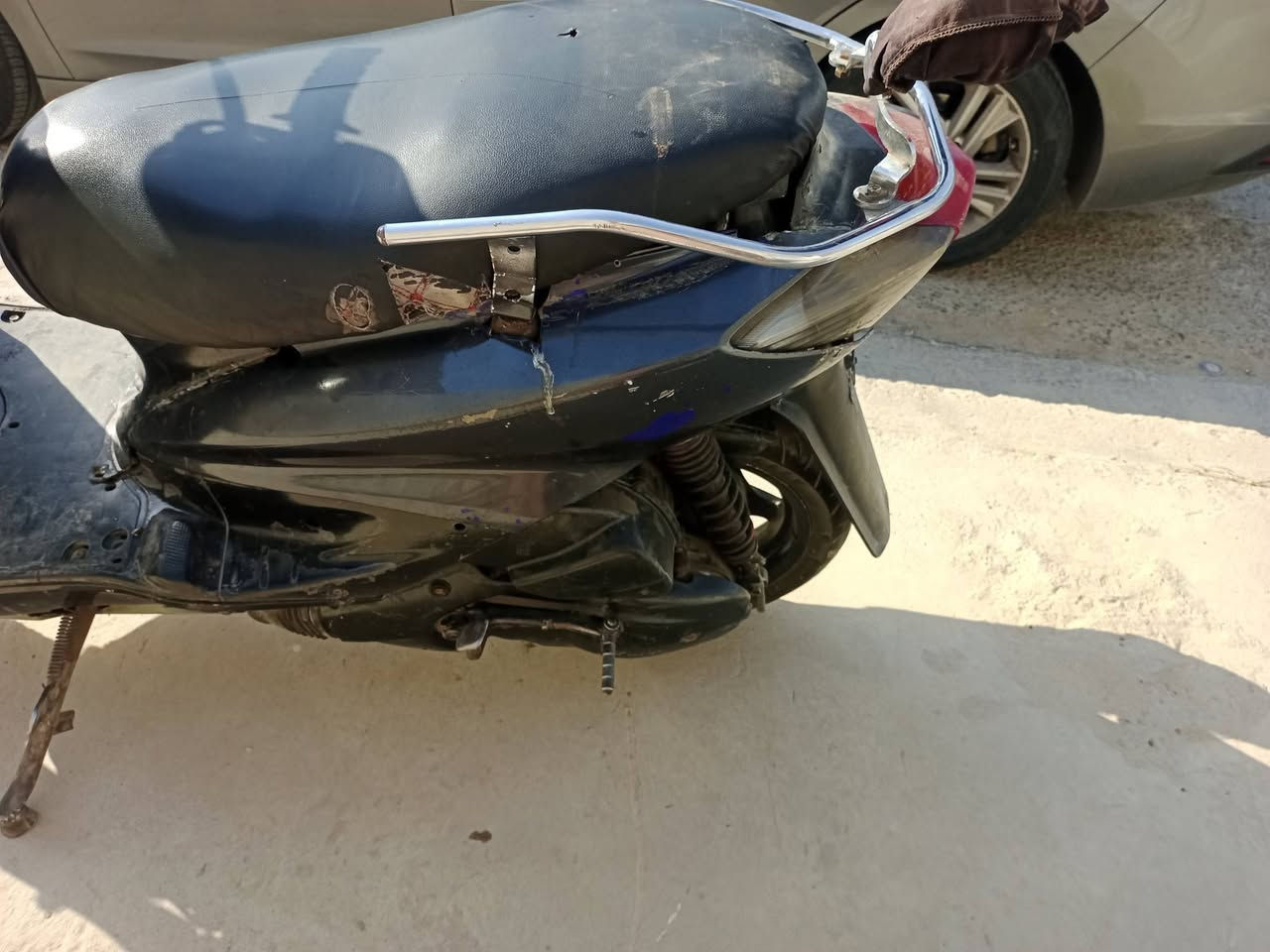 السلام عليكم للبيع سكنس نثيه 140دراجه ابلاديه كفرات اصليه كابريتر اصاي لايت عالي ناصي زنون اشاير هورن كلها شغاله سلف هندر تايرات دبلات جدد السعر 350عنوان بغداد حي الجهاد ***********موجود وات ساب
