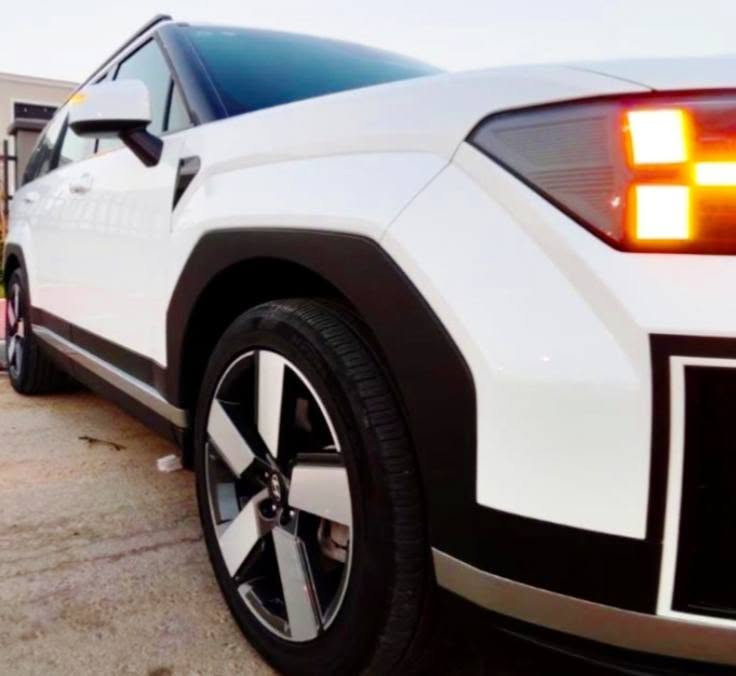 سنتافي 24 خليجي ماشيه 8 الاف شرط زيرو مكفولة من كلشي رقم بغداد إنكليزي فول عدا الفتحة سيارة جديدة محرك 2500 تيربو 
كير 8 نمر 6 وضعيات قيادة اوتو هولد توقف ذاتي كشن كهرباء رادار جنطة كهرباء ويل 20 سايد بريك بصمه تشغيل عن بعد حساس امامي خلفي كامرة محيطية لايت زينون وباقي المواصفات المعروفه للسنتافي 24 سيارة اعتمادية وقوية جدا اقتصادية بصرف الوقود جدا سرعة وانطلاقة وثبات وشرط بانزين عادي بدون ادوانص ارضية مغلفة جلد وارضيات سنتافي اصلية السعر 247 بيها مجال ***********

نص مكتوب في الصور:
- تعديل النص