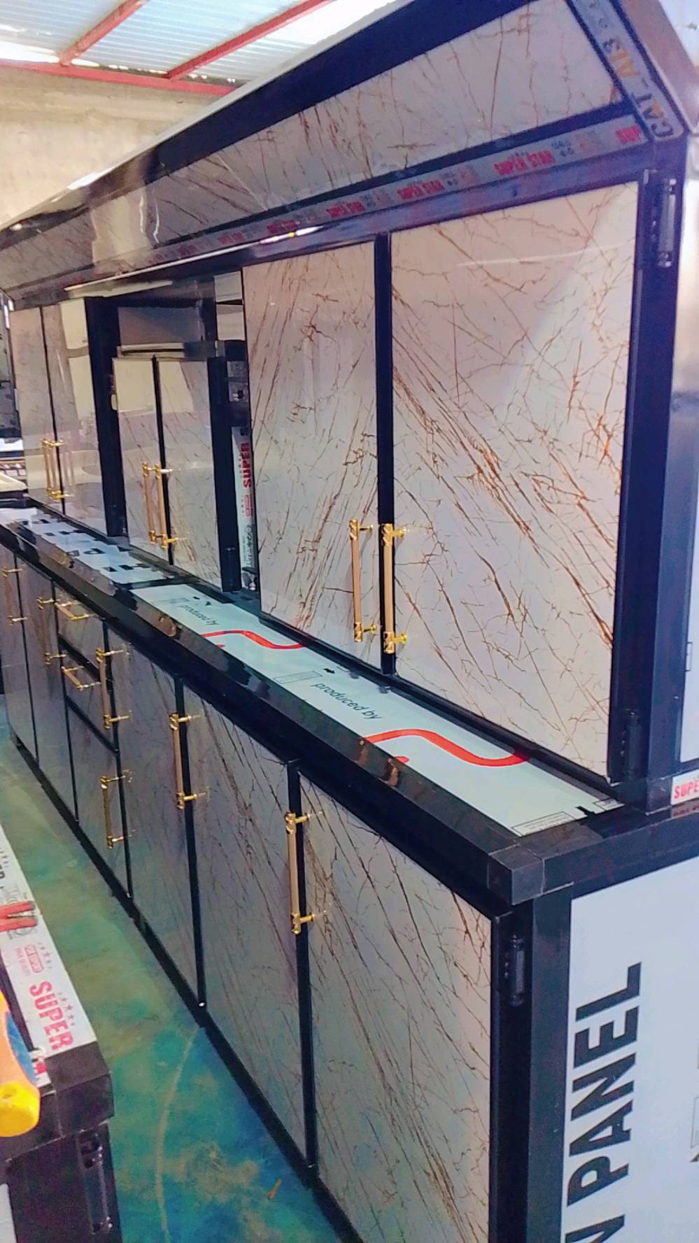 السلام عليكم موجود عند معرض ال سرحان كاونترات الاسعار 750,000 والعنوان بغداد قضاء المدائن البانوراما مقابيل حي الصناعي