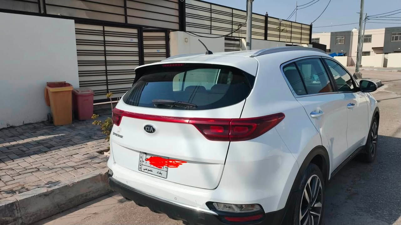 السلام عليكم ، سبورتج ٢٠١٩ خليجي للبيع ،  قم بغداد ، مواصفات السبورتج العادية سويج ، مراية كهربائي ، حساسات امامي خلفي ، ويل كب ١٩ مع سبير جديد ، عداد المسافة ٨٦ الف كم حقيقي قابل للزيادة، محرك ٢٠٠٠ سي سي السيارة على وضع الشركة استعمال نظيف جدا ، بيها بارد بالجاملغ الامامي الايمن موضح بالصورة، 
السعر ١٨٥ مع المجال 
مكان السيارة بالنجف 
***********
