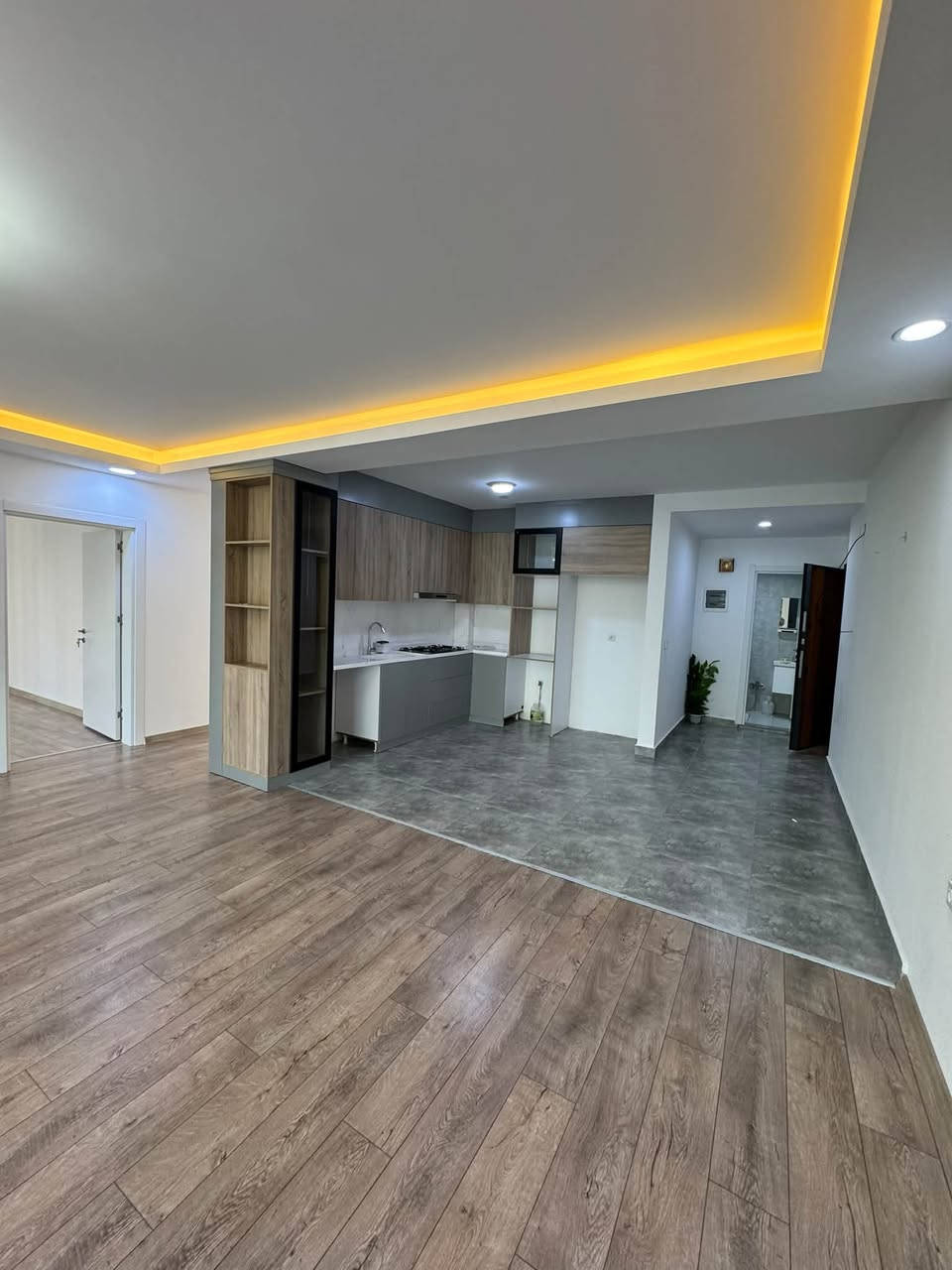 🔥 شقة مميزة للبيع في مشروع فرنسية 2 🔥

📍 عمارة 11 | طابق 11
📐 المساحة: 165 متر
✨ بانوراما وحديقة
🌅 واجهة جنوب شرق
🚪 باب منفرد

🏡 شقة مميزة بإطلالة جميلة وموقع راقي، فرصة تستحق المشاهدة.

💰 إذا أنت مشتري، اتصل وتدلل… وإن شاء الله ما نقصر وياك بالسعر.

📞 ***********
📞 ***********

🏢 مكتب عقارات كي نيست
