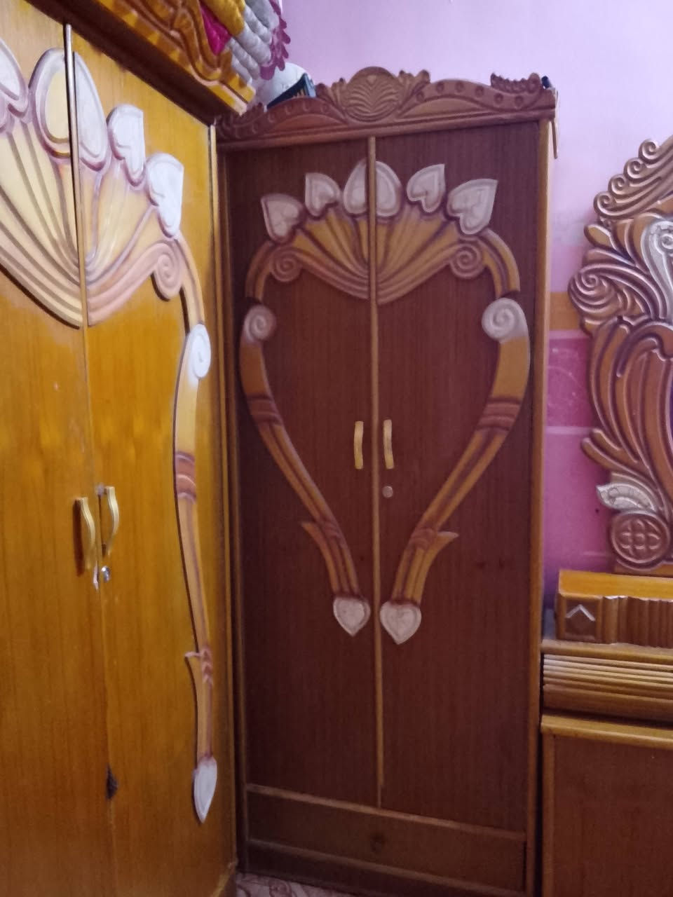 سلام عليكم ورحمة الله وبركاتة  غرفت اخشاب صاج البيع سعر 350زبيه مجال
يعوزه بس تلميع غرفه نضيفه وكدامك مكان حي العصري 
***********
