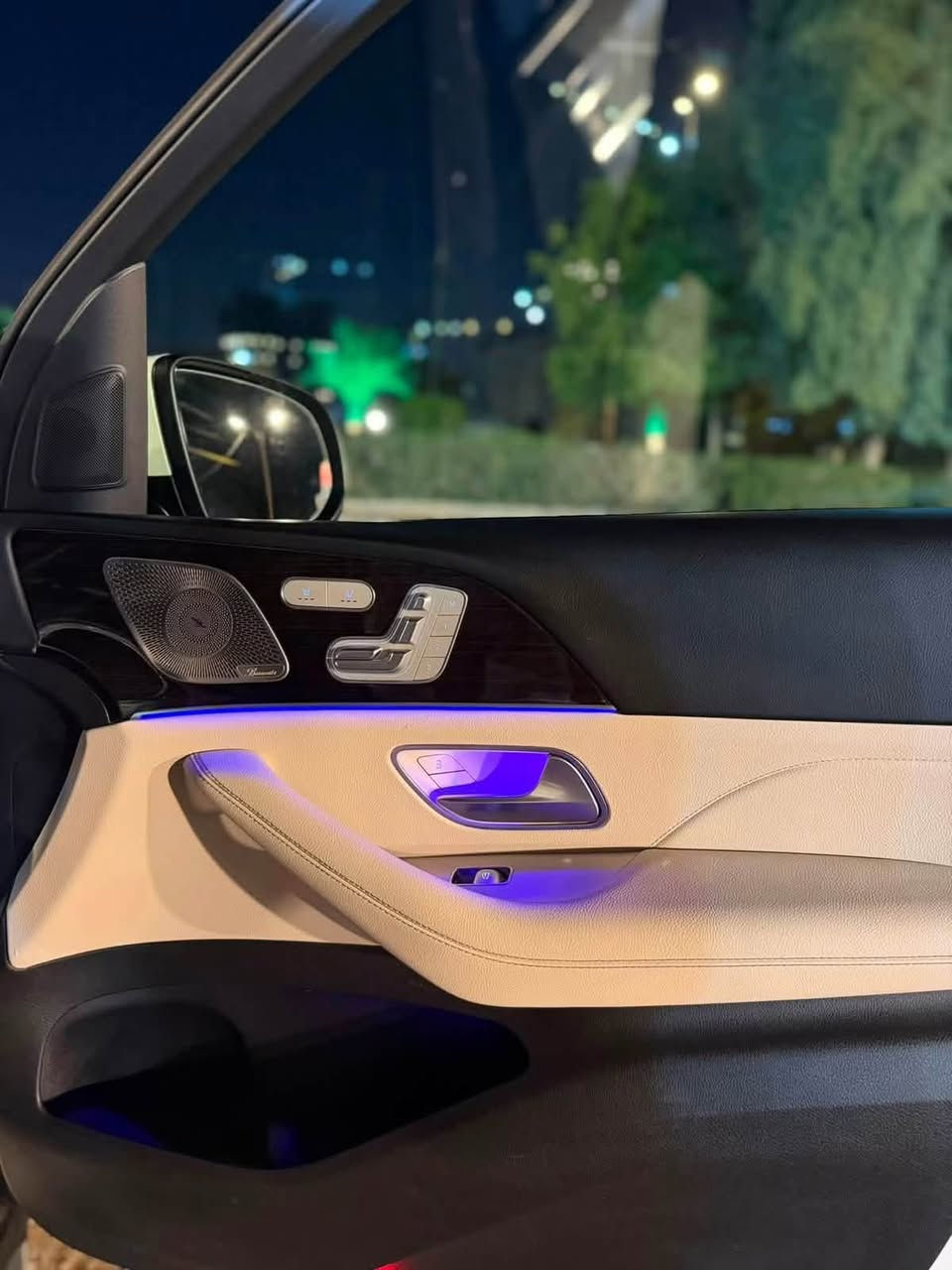 السلام عليكم
مارسدس GLS450 AMG
سعة المحرك 6سلندر
موديل؛2022
ماشية 45mil
رقم شمالي 
انضف مارسدس gls بهذا الموديل
المواصفات فول 
بانورما 
تبريد وتدفئة كشنات اماميه وخلفية
36 سماعه
رادار امامي خلفي حساسات امامي خلفي جوانب
قيادة ذاتيه
كشنات مساج
ليدات متحرك بيانو تلقاىي
خمس كامرات
جكات 
توقف ذاتي اصطدام
انارة ترحيب 
صندوق كهرباء
السيارة المواصفات هواي فول عدا شفط الابواب

السيارة وارد امريكي حادثهه فقط نص قبق جنطه صبغ بدون ايرباك بدون شاصي بدون لغد 
السيارة جاهزة للاخير
مكان السيارة بغداد الدورة 
السعر545$
مراوس اراوس حسب القناعه 
للاستفسار :***********
