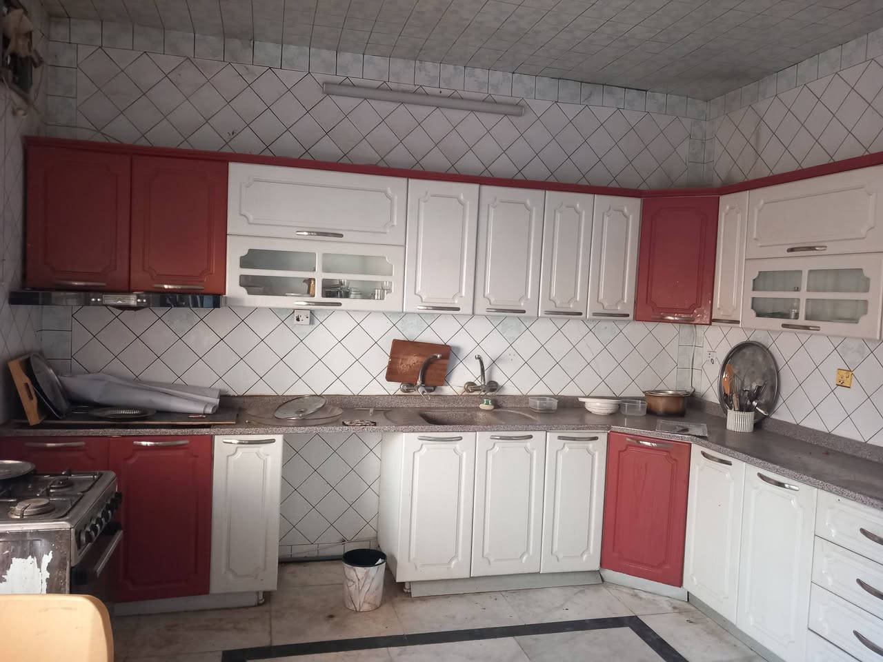 كاونتر تركي ١٠ متر للبيع نضيف جداا ***********
