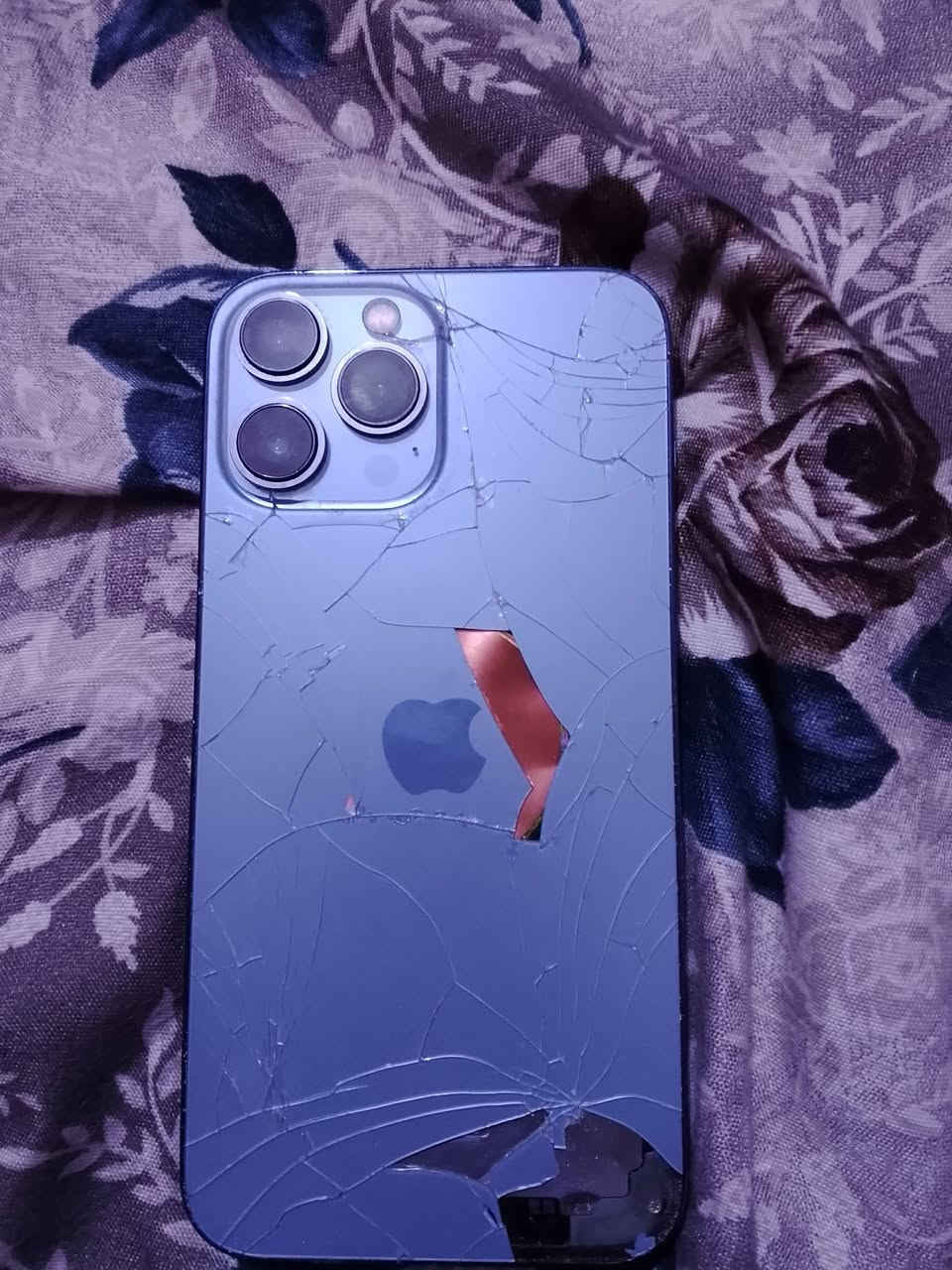 سلام عليكم ايفون 13 برو ماكس بطاريه 90 بلاديه ذاكره جهاز ابد ممفتوح عوزه بس ضهر يتبدل  256 جهاز جدا نضيف السعر 650 مال بيت بس الضهر يتبدل نضافته 90٪ مكاني بغداد ***********
