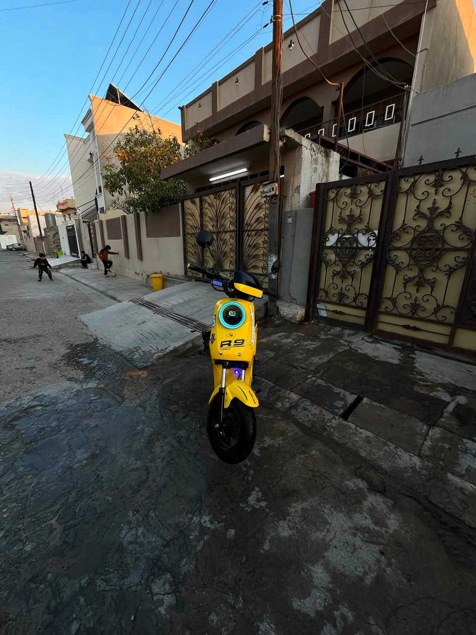 سلام عليكم دراجه شحن R9 للبيع موديل 2026 فول بلوتوث تحكم شاشه 4 نمر تمشي 109 5 بطاريات ونلي اصلي 32 أمبير ملف 1200 وبي نضام البك جديده بمعنى الكلمه وبي 2 مفتاح وبصمه وحده و 2 كارت الدراجه نضيفه حيل العنوان كركوك السعر خاص وتدلل رقم ***********
