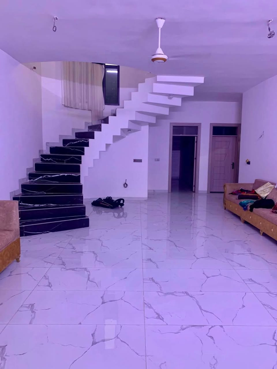 🏠 فرصة سكنية مميزة للبيع في تكريت/ القادسية / شارع ابو عقرب / قرب مسجد اقرأ 

دار بناء حديث بمساحة 300م² | 10×30
🚗 عرض الشارع 15م

✨ دار متكاملة ومهيأة للسكن، تجمع بين المساحة والراحة والتصميم الحديث.

محتويات الدار:
🔹 5 غرف نوم
🔹 صالة ضيوف
🔹 صالة عائلية
🔹 مطبخ حار وبارد
🔹 3 دورات مياه متكاملة
🔹 كراج كبير
🔹 حديقة

◀️لمعرفة السعر وتفاصيل الدار والصور، يرجى الاتصال👇

⬅️للاستفسار: شركة نصير للعقارات
📍 صلاح الدين – تكريت – القادسية – قطعة 500 – وسط الشارع التجاري السايدين :-

ارقام التواصل 👈

📱 ***********
📱 ***********

نص مكتوب في الصور:
- شركة نصير للعقارات ثقتكم ... هدفنا للبيع دار سكنية مميزة المواصفات المساحة 300 م² الأبعاد 10 x 30 عرض الشارع 15 م بناء حديث محتويات الدار غرف نوم 5 صالة ضيوف صالة عائلية مطبخ حار وبارد مجمع دورة مياه متكامل 3 كراج كبير حديقة لمعرفة السعر وتفاصيل الدار وصوره عنه الاتصال على الأرقام في ادناه لطفاً. للاستفسار - شركة نصير للعقارات العنوان - صلاح الدين- تكريت- القادسية- قطعة 500- وسط الشارع التجاري السايدين. أرقام التواصل: *********** *********** عقارك ... استثمار لمستقبلك
