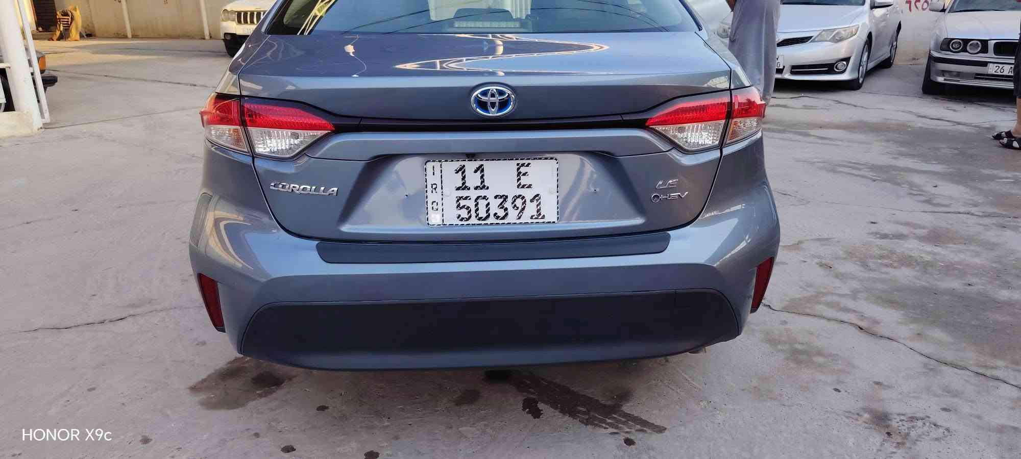 كورلا هايبرد موديل 25 رقم بغداد بسمي هزه وسنويه جديد مواصفات LE محسن بصمه محرك1800 الحادث جاملغ وبنيد فقط ماشيه 10الف بيع او مراوس مكاني سامراءالسعر 139 الشراي يتصل  ***********

نص مكتوب في الصور:
- HONOR X9c