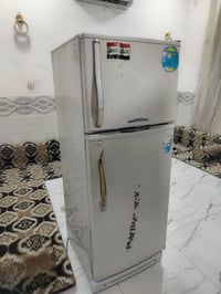 ثلاجه • ٢٠ قدم • نظيفه