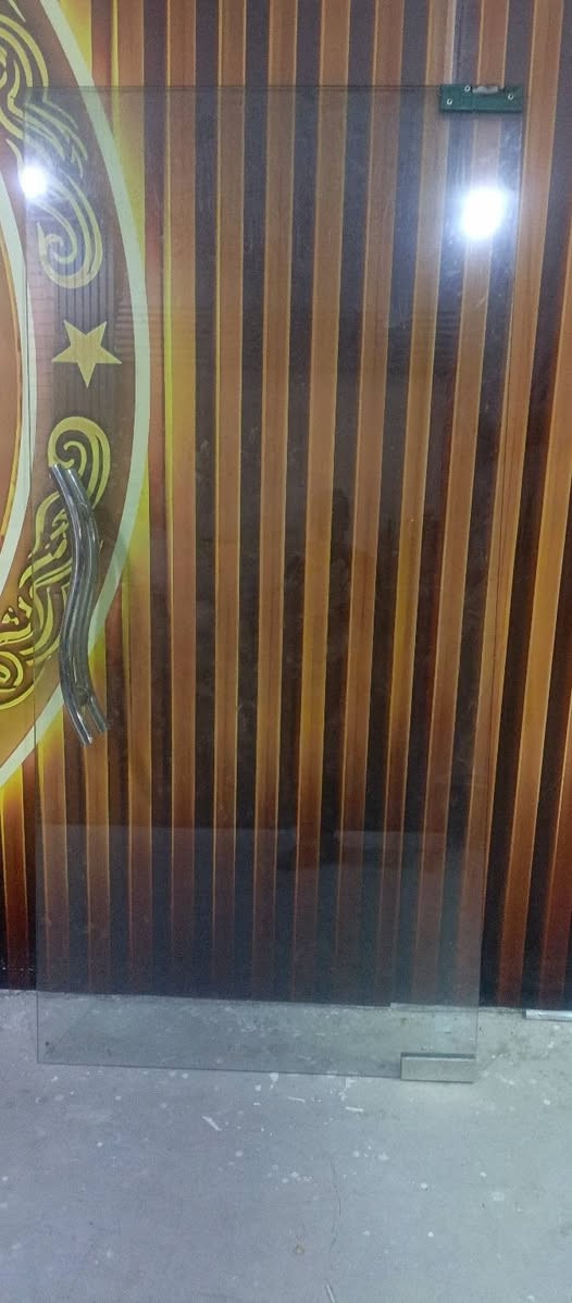 سلام عليكم جام خانه نضيفه للبيع 
عرض مترين و80 ورتفاع مترين و60 
كامله هيه وكل غراضها مكاني بغداد سلمان باك جعاره مستعجل ع بيع ***********

