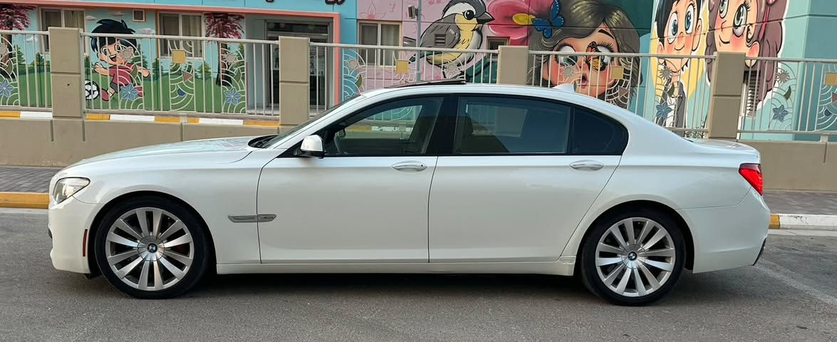 السلام عليكم
للبيع أو المراوس
BMW 750Li موديل 2012 (باب طويل)
محرك V8 قوي وأداء راقٍ، سيارة نظيفة جدًا وجاهزة للاستخدام مباشرة.
سياره وارد امريكي بيها صبغ جاملغ خلفي قبق.جنطه سونار بالمنشور 
السعر 167  ورقه 
✅ المحرك والكير مكفولات  بشرط
✅ منظومة التبريد والصدرية جديدة بالكامل
✅ لا تحتاج أي مصروف
مواصفات السيارة:
▪️ موديل: 2012
▪️ الفئة: 750Li (Long Wheel Base)
▪️ المحرك: V8
▪️ الممشى: 110 ألف كم فقط
▪️ الصبغ: 3 قطع فقط
▪️ رقم بغداد (تحويل مباشر)
مواصفات 
✨ بصمة تشغيل وبصمة دخول
✨ فتحة سقف
✨ داخلية جلد لون قرميدي فاخر
✨ مقاعد أمامية وخلفية كهربائية
✨ تدفئة وتبريد للمقاعد
✨ ستائر كهربائية
✨ شاشة كبيرة متعددة الوظائف
✨ كاميرا خلفية
✨ حساسات أمامية وخلفية
📌 مكان السيارة: بغداد – بسماية
💰 السعر المطلوب 
          167ورقة )

🔄 البيع أو المراوس 
📞 للاستفسار: ***********
