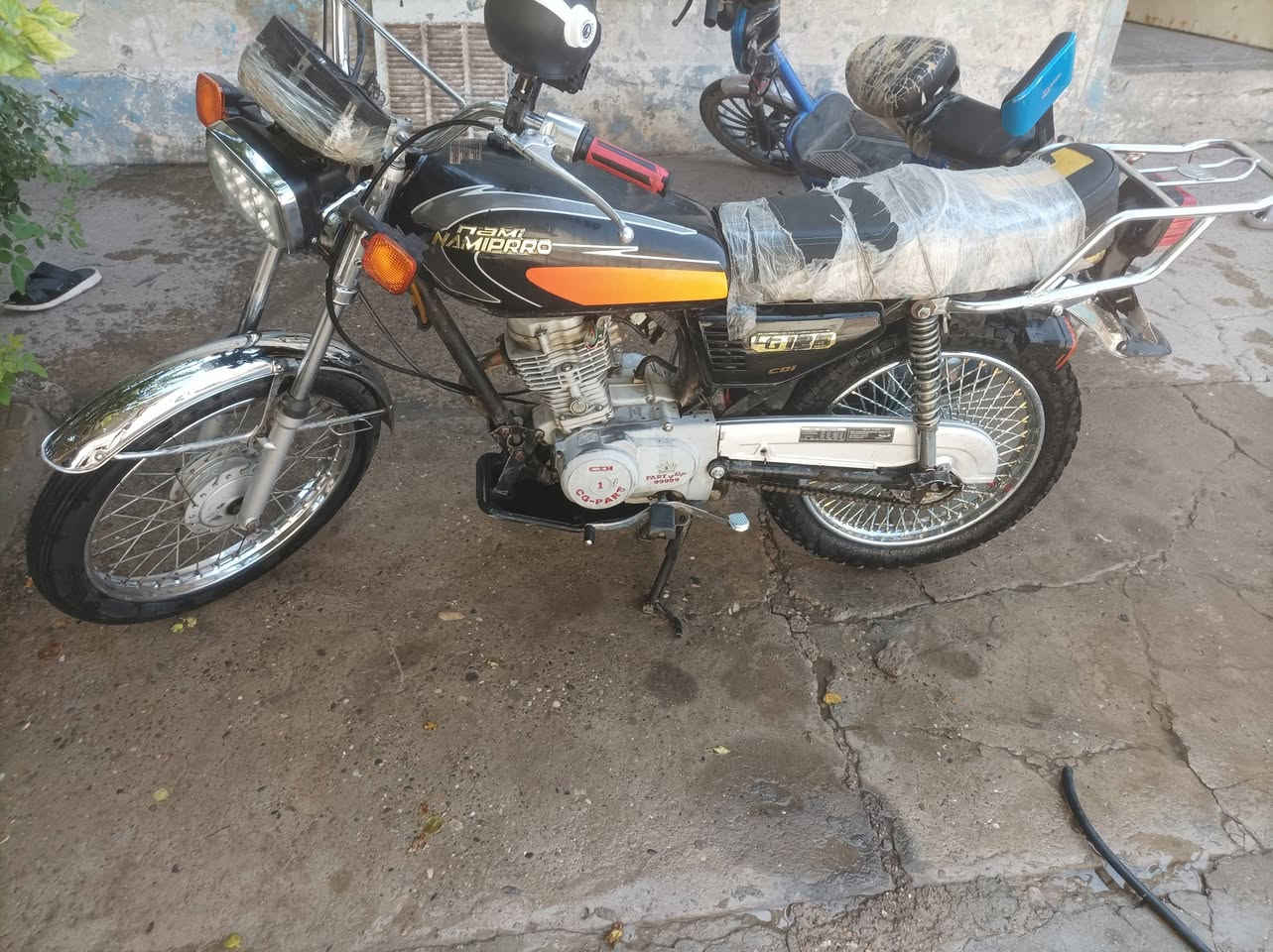للبيع بارت 5 تسعات
كلشي ميعوزو  السعر 300
وبي مجال تواصل عل رقم او واتساب ***********
