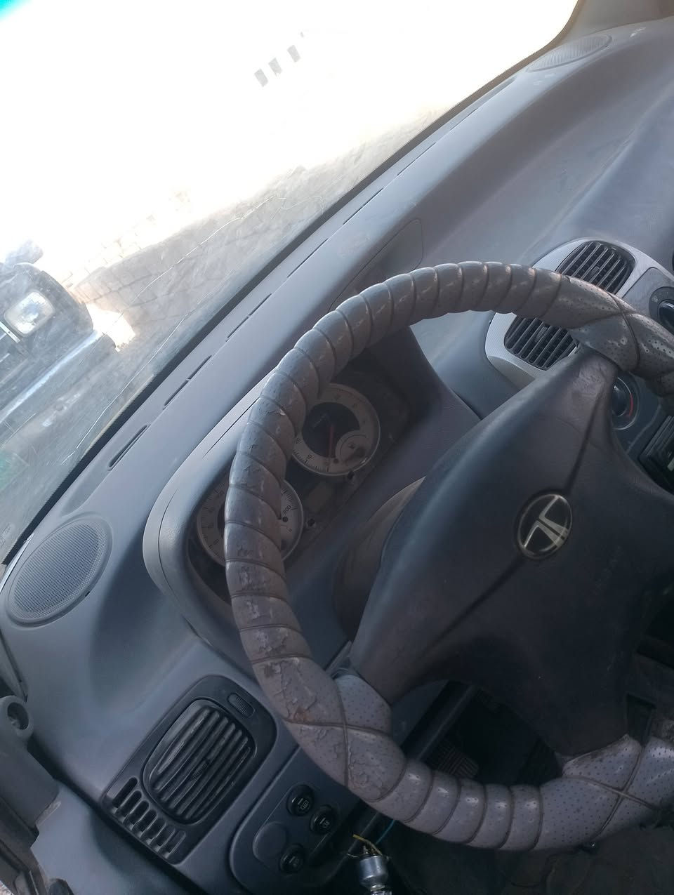 سلام عليكم ورحمة الله وبركاته عندي هاذي سياره اسمه تاته تكسي للبيع سعر 15وبيه مجال قليل محرك كير بحاله جيده شرعي بلموصل ماعندي تواصل وياه موديل 2008.             ***********ؤ***********ولخاص مفتوح
