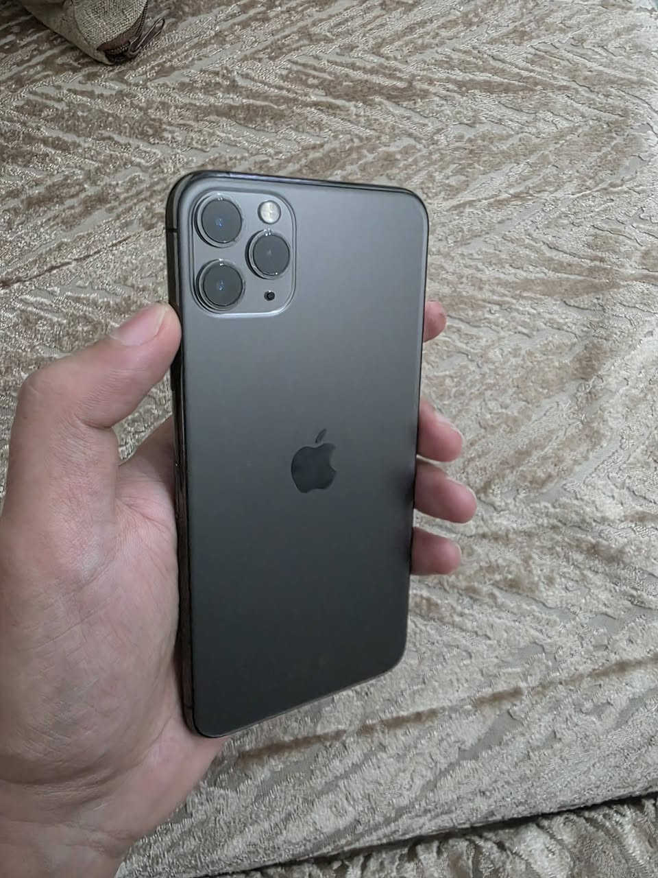 آيفون 11 برو ماكس • ٢٥٦ • بطارية ٧٤