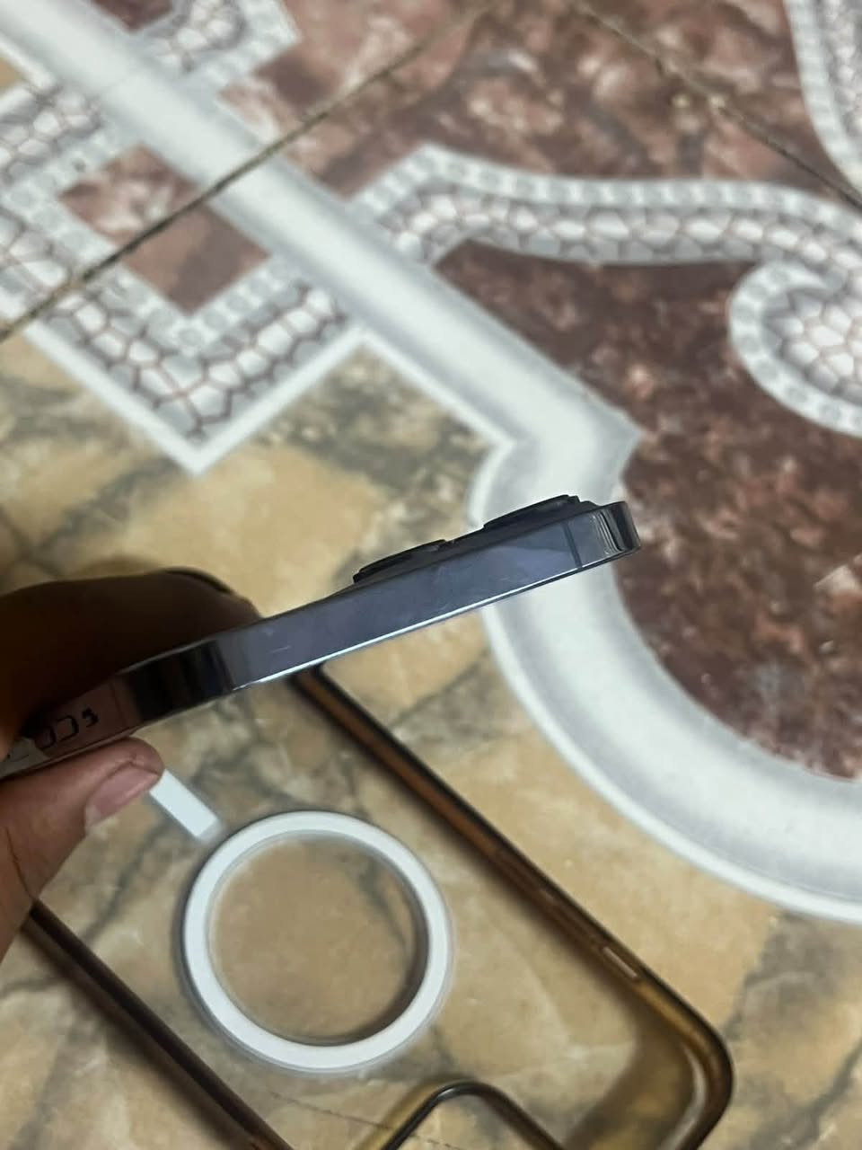 السلام عليكم
ايفون ١٣ برو ماكس 

للبيع الجهاز وتر برو 

مامفتوح 

بس البطاريه خدمه 

البطاريه ٧٦ 

وذاكره ٥١٢

مكاني بغداد حي اور

التصال عله هاده الرقم***********

نص مكتوب في الصور:
- حالة البطارية والشحن رسالة مهمة حول البطارية حالة بطاريتك متدنية جدًا. يمكن أن يبدل أحد مزودي خدمة Apple المعتمدين البطارية لاستعادة الأداء والطاقة القصويين. العثور على خيارات الخدمة... الحد الأقصى للقدرة ٧٦٪ هذا قياس لقدرة البطارية مقارنة بقدرتها عندما كانت جديدة. قد تتسبب القدرة المنخفضة بتقليل ساعات الاستخدام بين عملية الشحن والأخرى. أقصى قدرة للأداء ستساعد الأنظمة المضمنة في النظام والمكونات في تخفيف آثار الأداء التي قد تلاحظها أثناء التقدم الكيميائي في عمر بطارية iPhone. شحن البطارية المحسن للحد من استنزاف عمر البطارية، يتعلم الـ iPhone من عادات الشحن اليومية، بحيث ينتظر ولا يتجاوز ٨٠٪ حتى يحين موعد حاجتك إلى استخدامه.
- القطع والخدمة تجمع Apple سجل تاريخ القطع والخدمة، وهذا السجل يعرض معلومات عن هذا الـ iPhone وحالته وتفاصيل إصلاحه. معرفة المزيد... سجل تاريخ الخدمة البطارية الخدمة