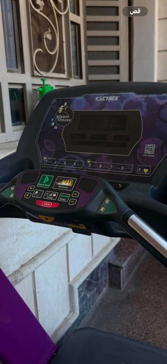 🔥 للبيع: جهاز كارديو مستعمل من شركة Cybex العالمية! 🔥
النوع: جهاز ركض (تردميل) تجاري للتحمل العالي.
 الشركة: Cybex (إصدار Planet Fitness).
 خاصية الانحدار (المطّاع): يرتفع آلياً لمحاكاة تسلق الجبال وتكثيف حرق الدهون.
 امتصاص الصدمات: مجهز بنظام (Intelligent Suspension) لحماية الركبة والمفاصل.
 البرامج والتحكم: 9 برامج تمرين، تشغيل سريع، حساسات نبضات قلب، وسماعات مدمجة.

ملاحضة القايش مقطوع لازم تشتري قايش جري 
السعر 700 الف وبي مجال الجهاز سعره بالسوق مليونين 

مكاني بغداد الكاظمية ***********
