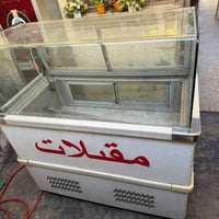 ثلاجة عرض • شغالة • عليها مجال