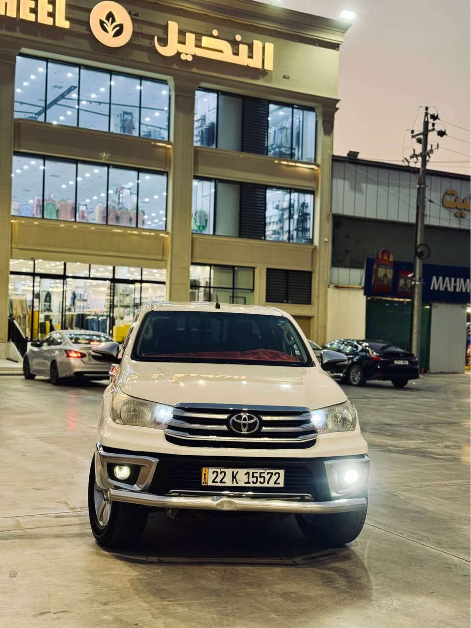 TOYOTA-HILUX-2016
گێڕ عادی و گێڕ و مەکینە بەشەرت سەیارەکە  
دوو بست بۆنیتی بۆیاغە جەمپێکی دواوەی هەیە لایەکی بۆدیەکەی بۆیاغە لایەکەی تری تەحدیلە بەقەد ژێر پیاڵەیەک دەرگای سەکنی بۆیاغی تیایە سەیەرەیەکی جوان و خاوێن و بێ کێشەیە 
*********** أربيل, العراق
