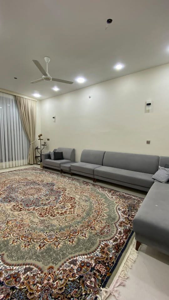 بيت للبيع المساحة ٥٠٠ متر طابو زراعي سند 25 مساحة البناء 220 والباقي حديقه مع طرمه كبيره
يتكون من غرفتين كبار بالاضافه الى صااله كبيره ومطبخ حار وبارد وصحيات وحديقه داخليه 
بناء درجه اولى 
الموقع الجمعيات حجي حسن الثانيه نهاية شارع المولده
للاستفسار اكثر يرجى الاتصال بالرقم (صاحب البيت) ادناه
 ***********
