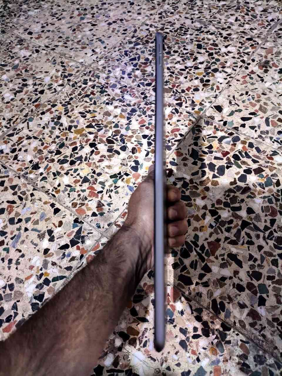 السلام عليكم ايباد 10 برو للبيع فول مواصفات الذاكره256 والبطاريه 100 ومكفول بس بيه شخط بل ضهر زغير
مستخدم كلش قليل ومع الملحقات راس شاحنه وكيبل الاصليات وكفر 
المو شراي لا يراسل
السعر: 450 وبيه مجال
الرقم ***********
 للاستفسار او مراسلة الحساب
