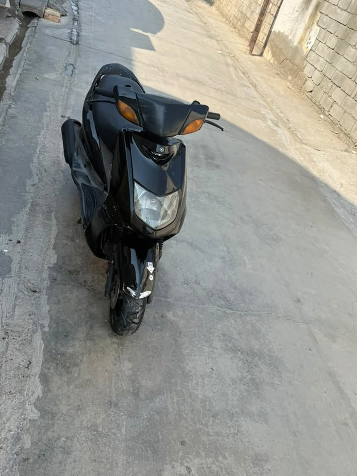 سكنس ياباني 110 بلاديه الدراجه كاملة مابيها نقص مكينه توكف بصفها يلا تسمعها هندر سلف شغال  تايرات جدد كاملة من كلشي السعر 550 وبيها مجال بسيط 
العنوان بعقوبه بهرز 
الاتصال ***********
