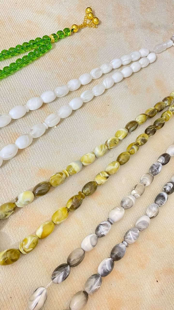سبح للبيع عددهن 52 سبحه مشكلات
الوان مختلفه وبيهن 10 قطع زغار لون اخضر
تريدهن شلعه وحده  كلهن سعرهن ((40الف))
تريد مفرد ماكو مشكله القطعه عله الفين دينار
مكاني نجف 
هذا رقمي *********** بي واتساب
