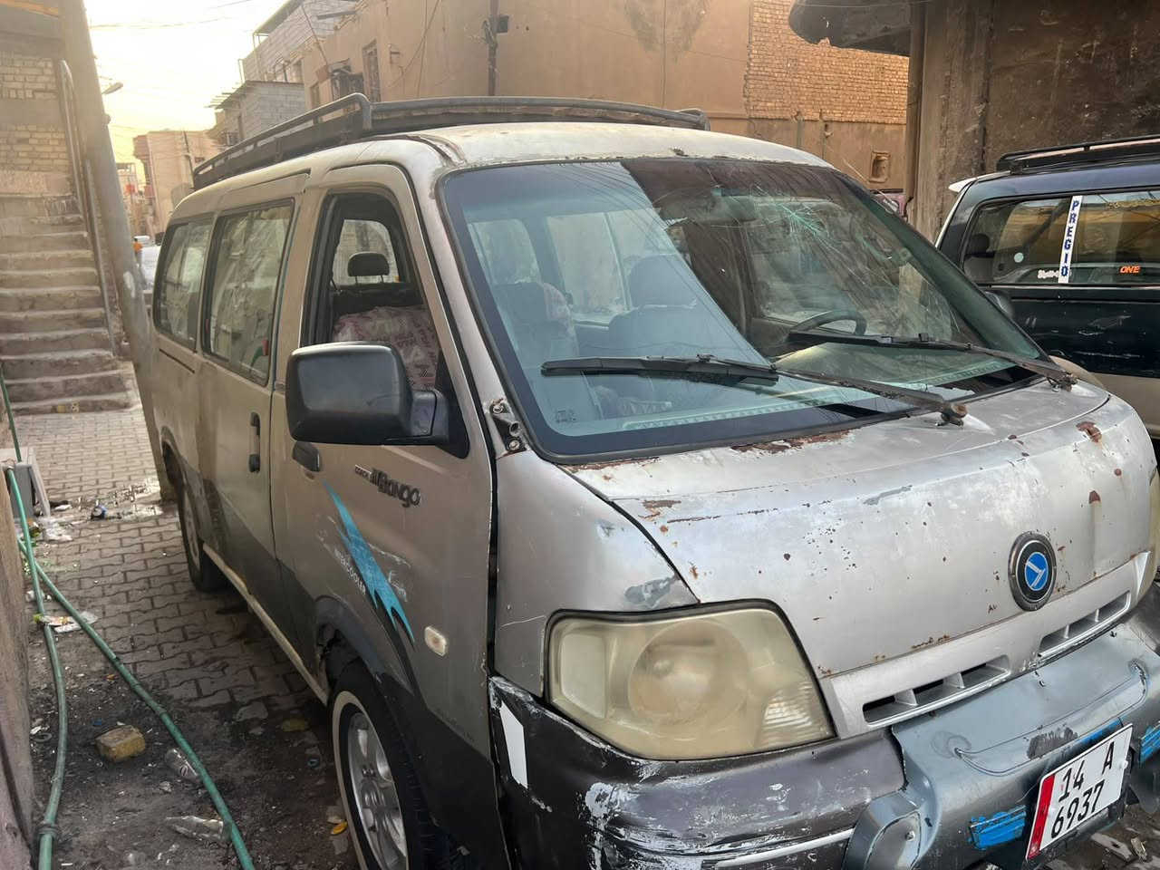 سلام عليكم سياره منغولي  للبيع معلايه 2006 رقم نكليزي بسمي مكينه وكير وكسن جدد مكان البصره تنومه شط العرب ***********
