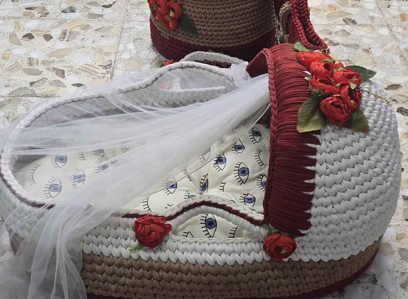 عندي هذا الجهاز كامل مال طفل عمل يد توصاه مسويته ب١٢٠ ربي يشهد واريده ب٧٠ نظيف جدا
منام للبيبي + حقيبه + سله ملابس + سله للممه وبقيه المستلزمات 
الي يريد يتواصل مع الرقم *********** مكاني بابل

