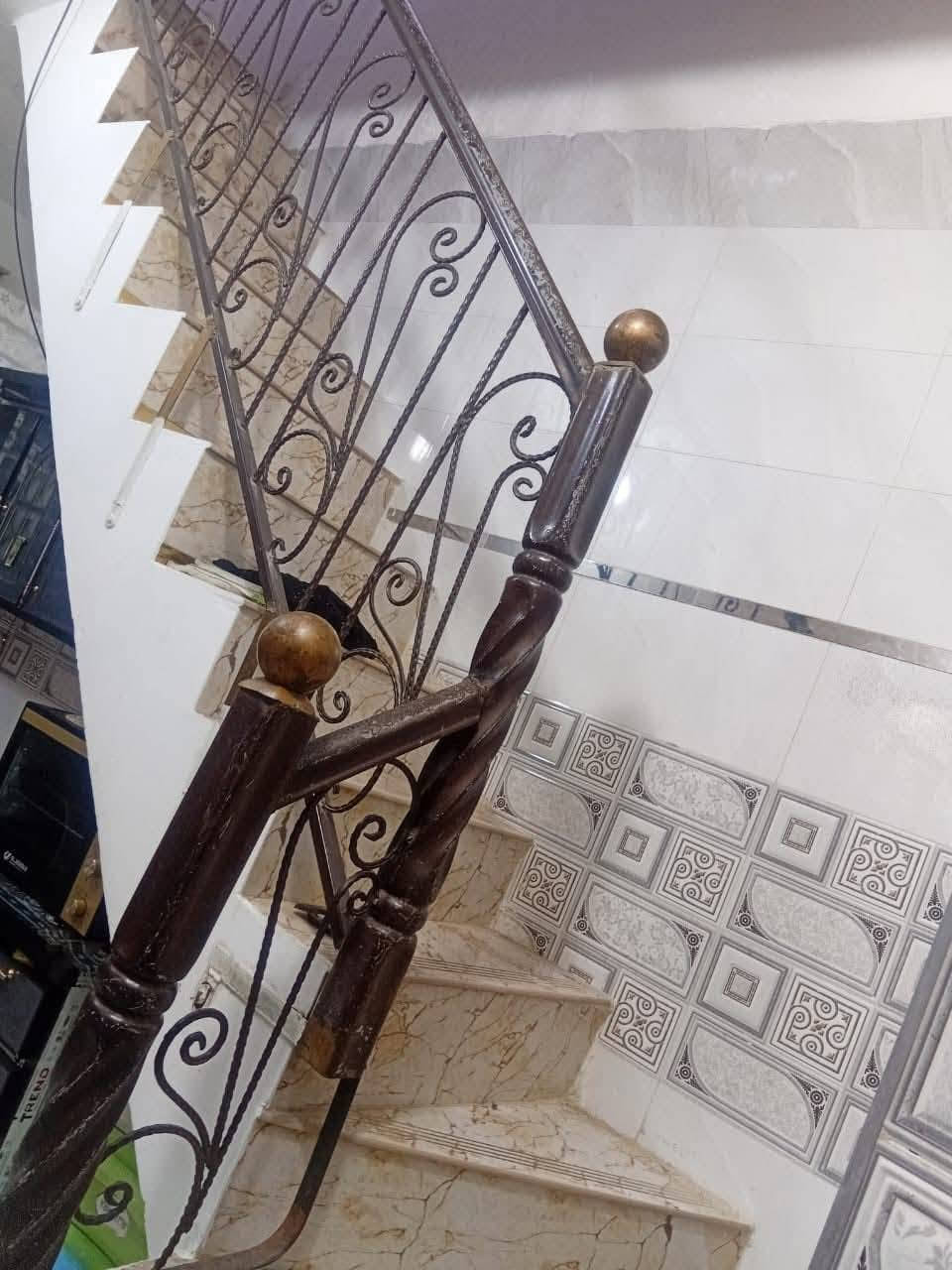 سلام عليكم بيت للبيع زراعي مساحه ٦٢ م ونص البيت نضيف مثل ماتشوفون كدامكم نضافه فول# رايده ب ٦٠ مليون  نهايته العنوان الشعب السده خلف حي المهندسين الجمعيات منطقه كامله الخدمات 
للاستفسار 
***********
