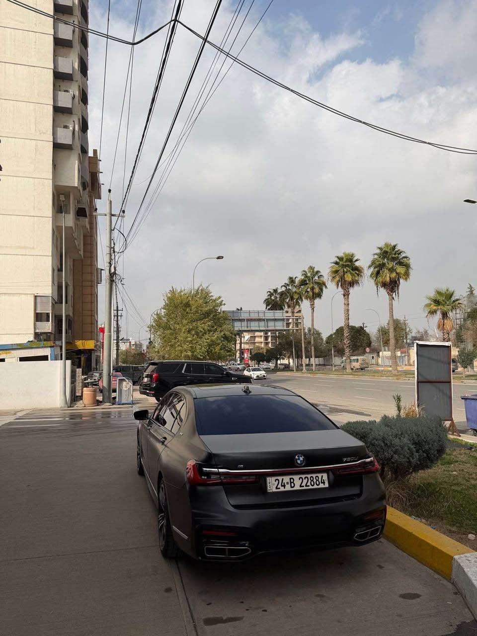 Bmw 740Li 2022 
قەپات مواسەفات ٥ پارچەی هەیە بۆنیت سبوخە و سەفحەی لای سەکنی کلێرە ئێرباگ بەس سوکان و شان سیستەمە بێ ژوورێ سەیارەکە زۆر پاک و خاوێن ماوەتەوە ١٠٠.٠٠٠کم رۆیشتووە ئەوەی مووشتەریە لە واتسئاپ تەلەفۆن کات:
*********** أربيل, العراق
