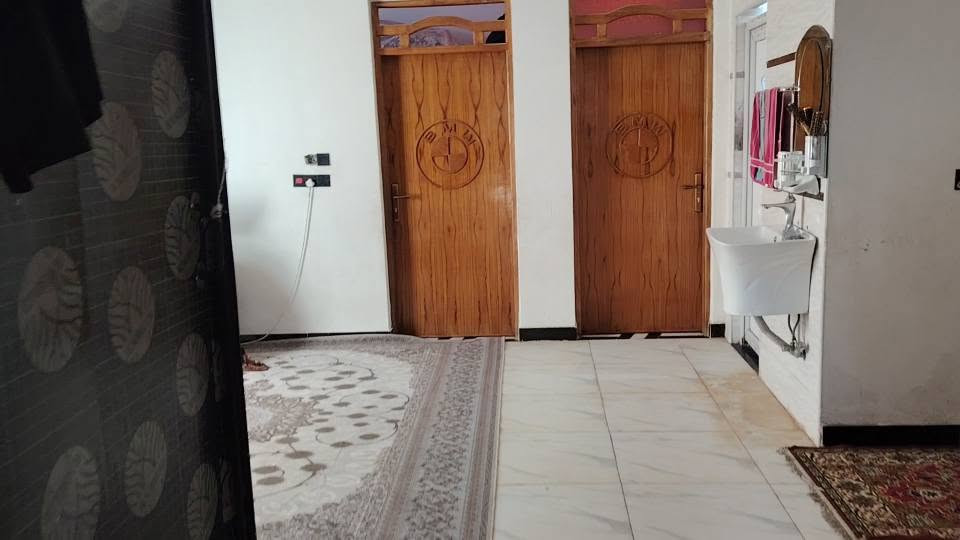دار رقم طابقين 200م حي الغدير الثانية قرب شارع 20 معاملة كاملة متقيم قيمة التقييم مرفقة مع الصور السعر140 قابل للتفاوض للٱسفسار الأتصال ع الرقم *********** عمارة, ميسان
