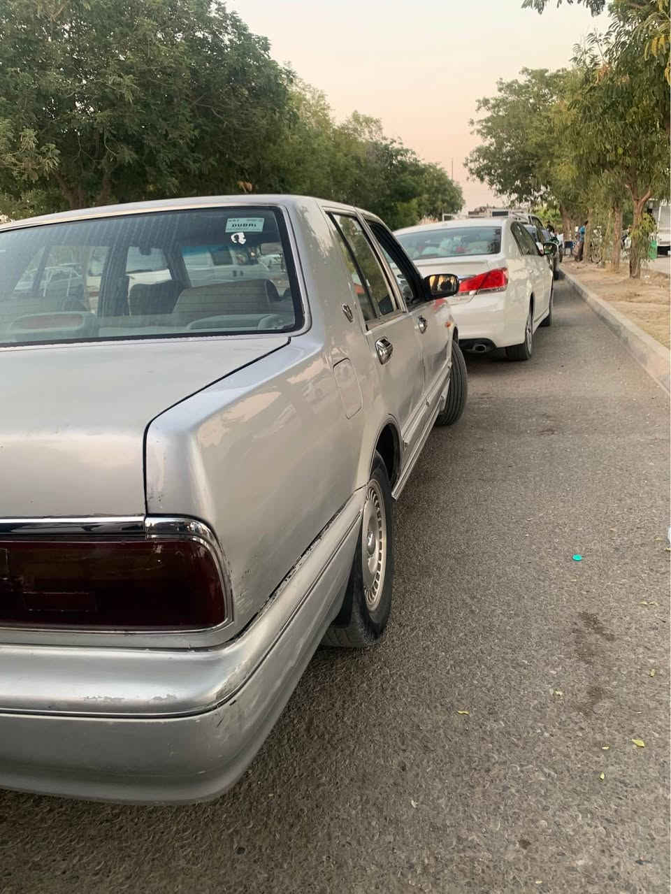 سيارە نیسان سدرک  ٢٠٠٢ رەقەم سلیمانیە سیارەیە جوان پاک و بی مەسرفە   ٤ تایەی لوکە سەنەوی بەسەرجوە لیی دراو شتی نیە تنها توزی کال بونەوەی هەیە لەسەرسەقفی سیارەیە تون تولە جوانە تحویل وکالە بەشەرتە گیرو تبریدی بشرتە بس توزی دوکەلی هەیە … سعري  ٣٣ معامةلةية  برایانە مشتری نیت سەرم مهیشینە سیارەکە رەقەمە *********** لە مسنجةر جواب ئةدةنةوة كيفري, ديالى
